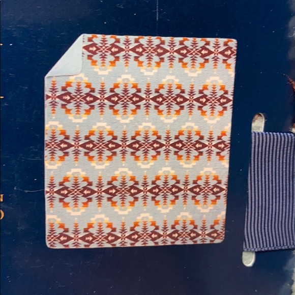 Pendleton - Queen Size Fuzzy Blanket - Picture 6 of 6